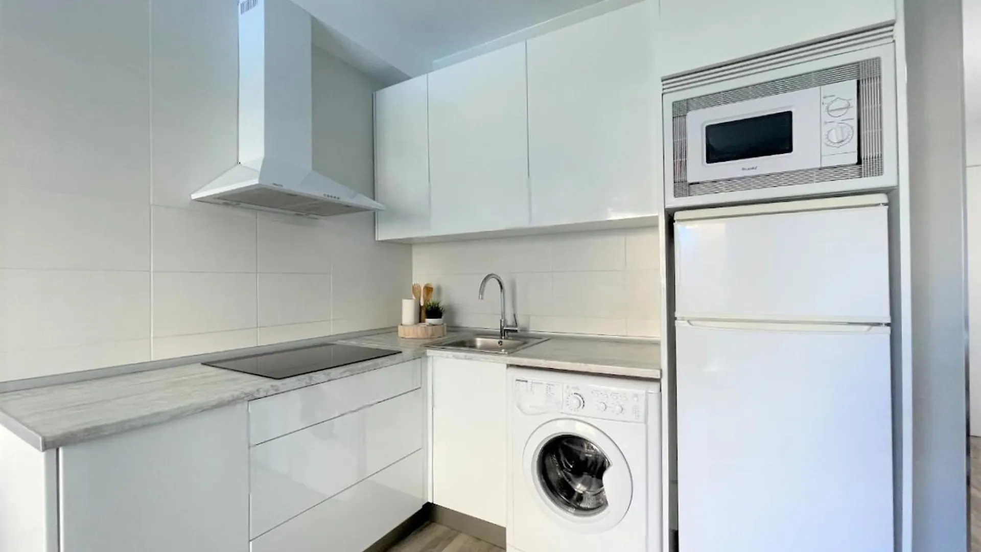 Apartment With Beach And Garden Views Benalmadena 0*,