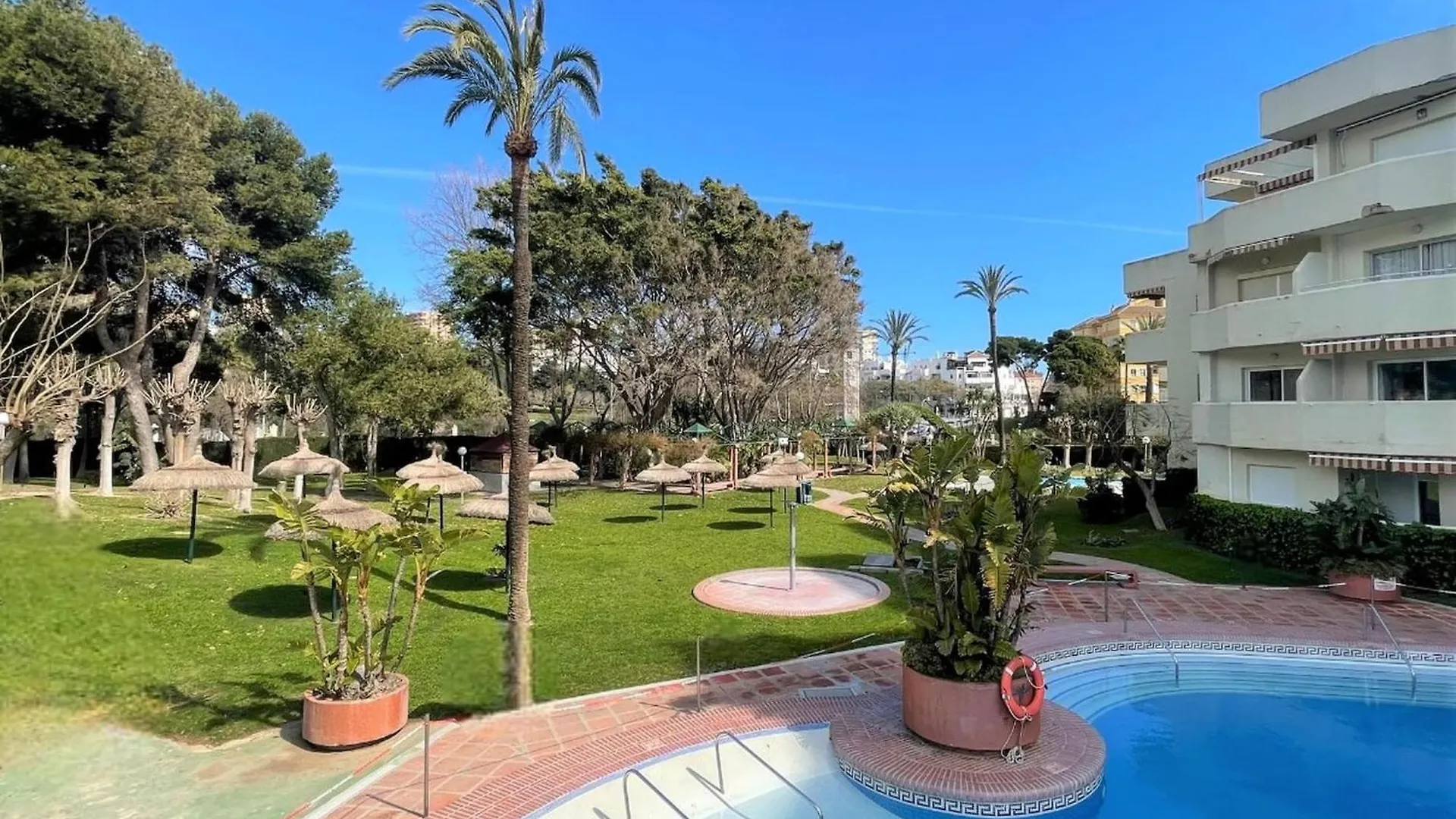 Apartment With Beach And Garden Views Benalmadena Spain