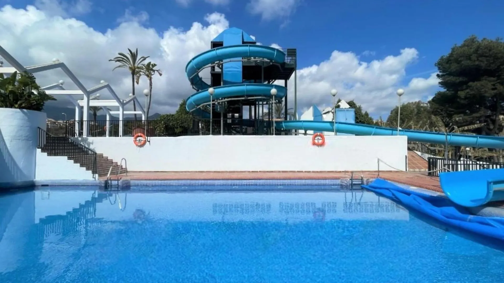 Apartment With Beach And Garden Views Benalmadena