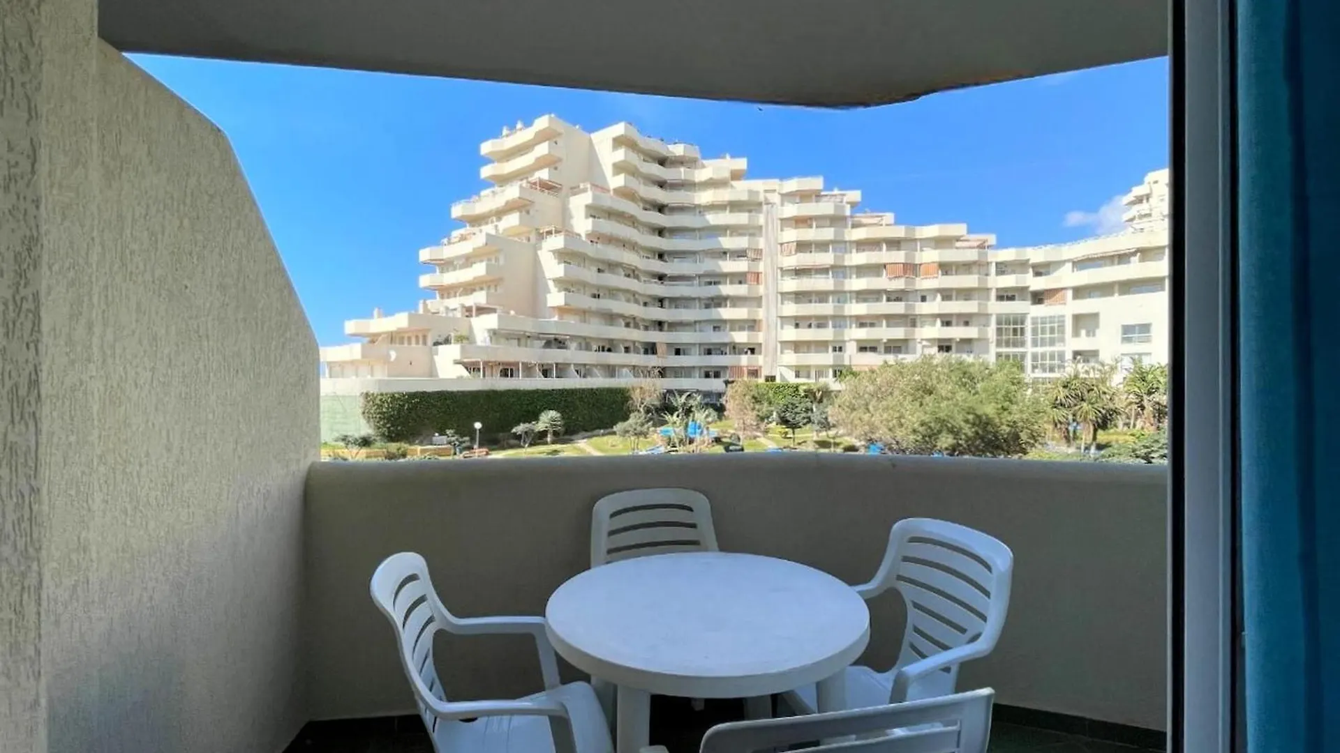 Apartment With Beach And Garden Views Benalmadena