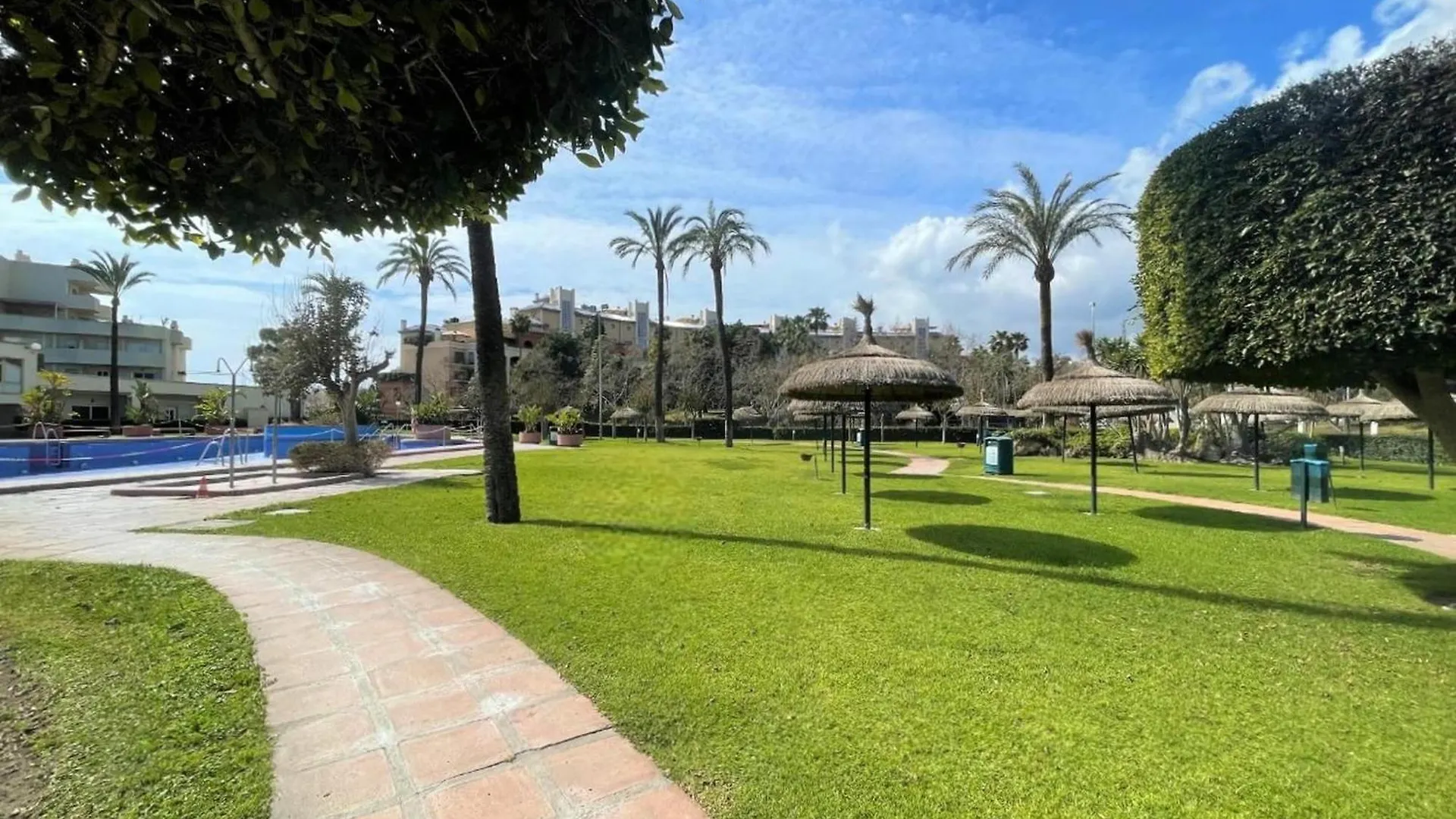 Apartment With Beach And Garden Views Benalmadena Spain