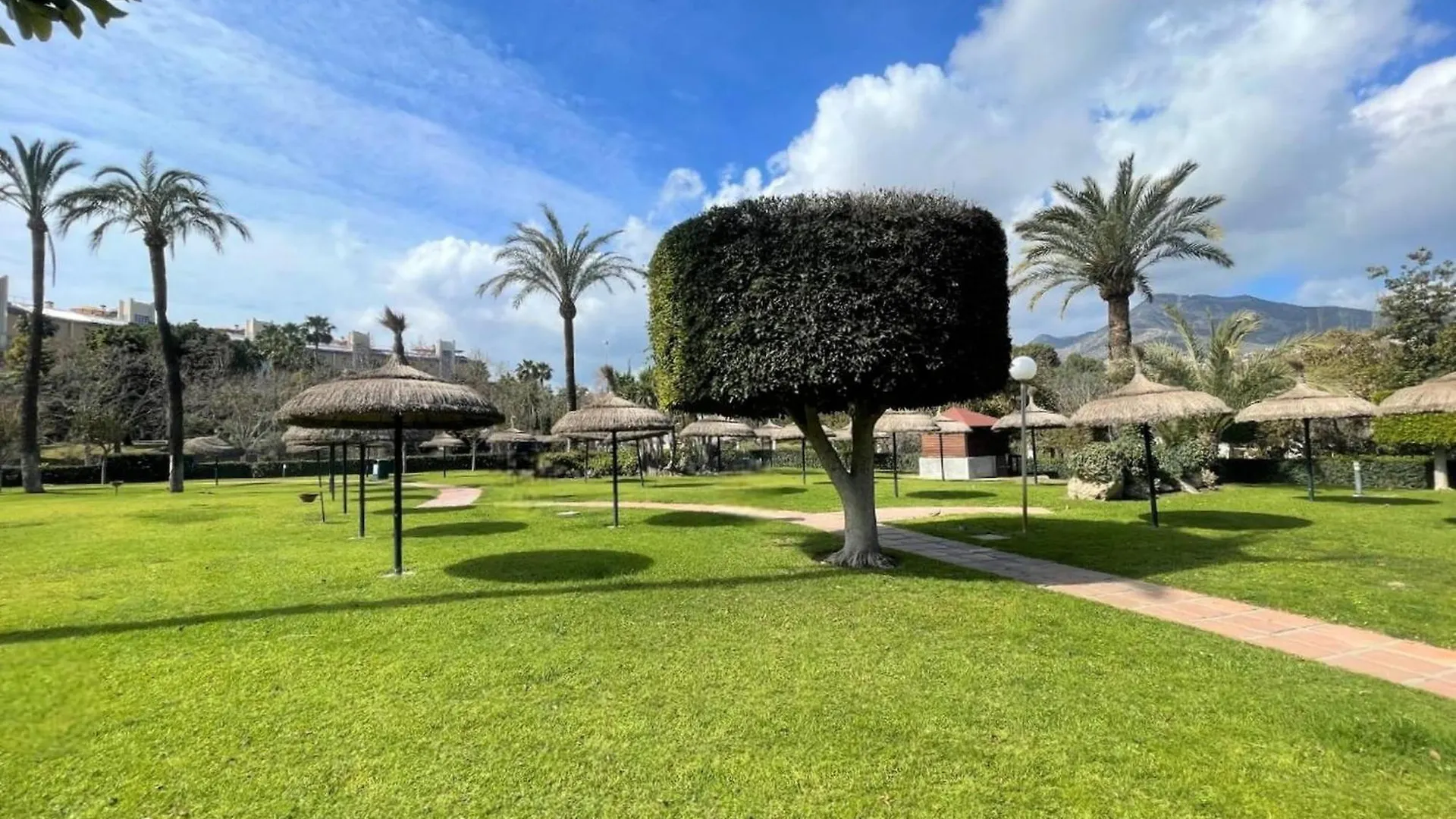 Apartment With Beach And Garden Views Benalmadena