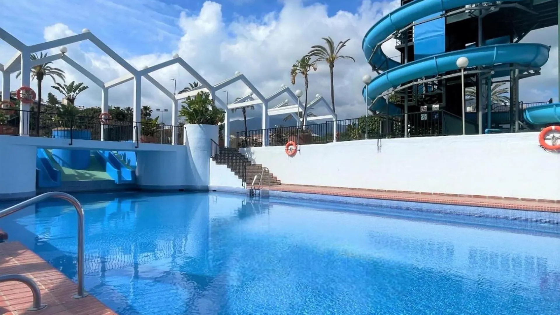 Apartment With Beach And Garden Views Benalmadena